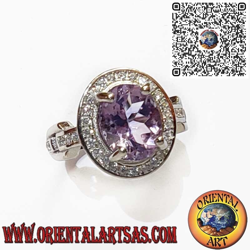 Anello in Argento 925 con Ametista Naturale Ovale Incastonata a 4 Griffe e Contornata da Zirconi