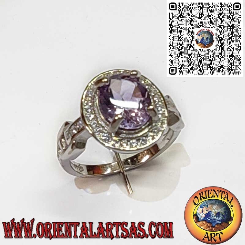 Anello in Argento 925 con Ametista Naturale Ovale Incastonata a 4 Griffe e Contornata da Zirconi