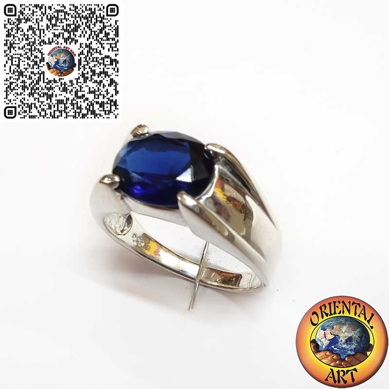 Anillo de Hombre en Plata 925 con Zafiro Sintético Ovalado y Montura de 4 Garras Diagonales