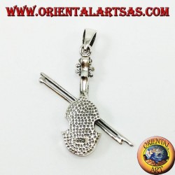 Colgante de plata, Violín