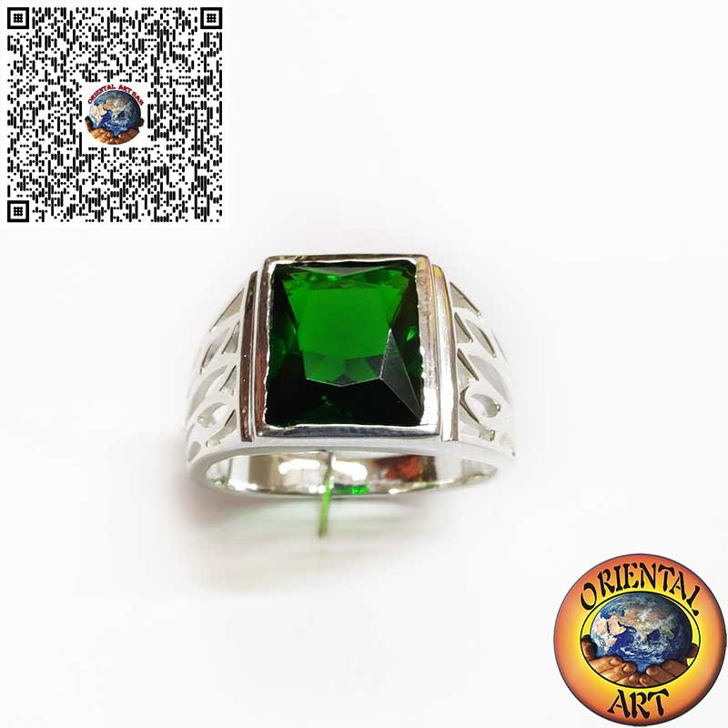 Herrenring aus 925er Silber mit Rechteckigem Synthetischem Smaragd – Handgravierte Seiten