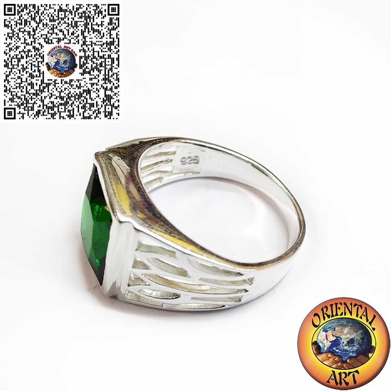 Anillo de Hombre en Plata 925 con Esmeralda Sintética Rectangular – Laterales Tallados a Mano