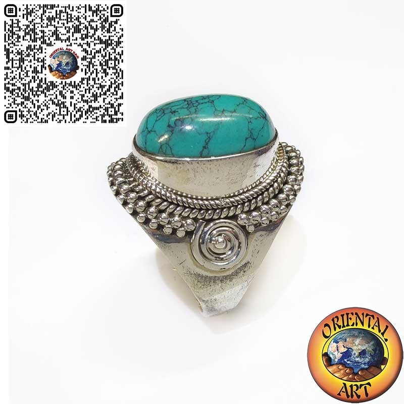 Anello in argento con turchese cabochon ornata da intreccio e spirale