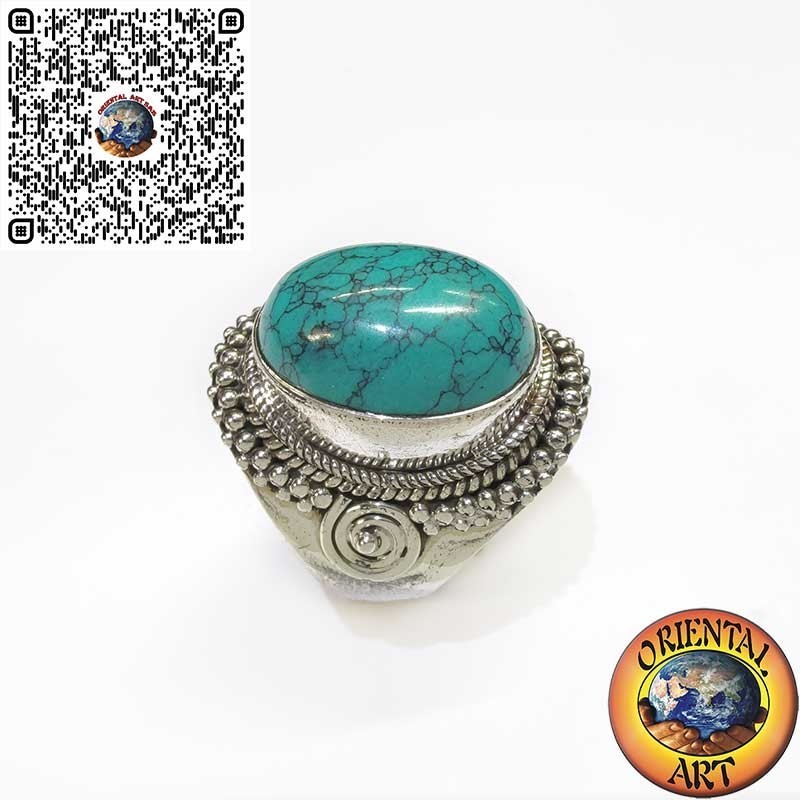 Anillo de plata con turquesa cabujón decorado con entrelazado y espiral