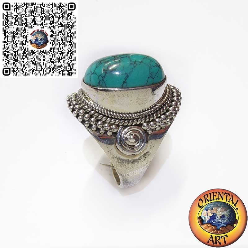 Anello in argento con turchese cabochon ornata da intreccio e spirale