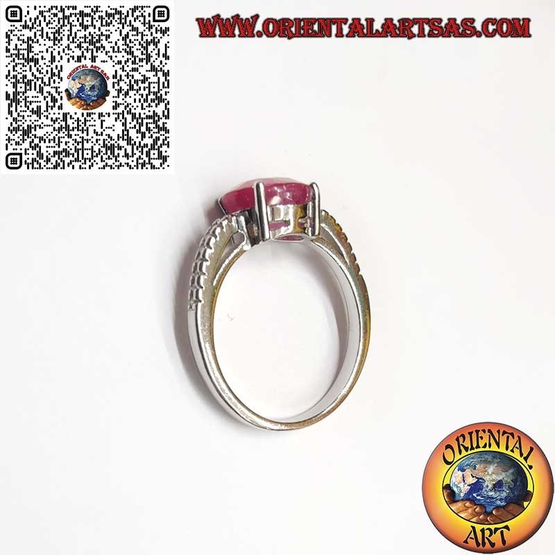Anello in Argento 925 con Rubino Naturale Ovale – Montatura Trasversale e Zirconi Laterali