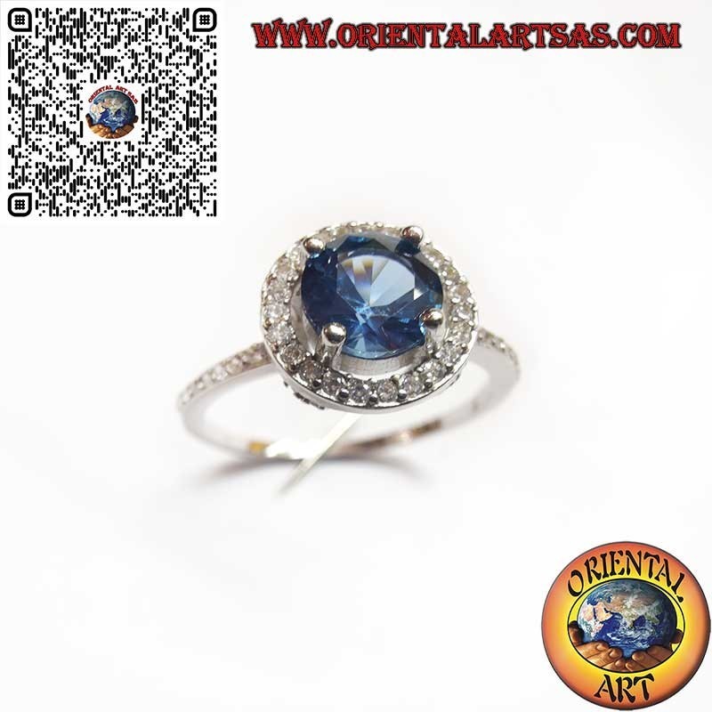 Anillo de Plata 925 con un brillante Zafiro redondo sintético rodeado de Circonitas