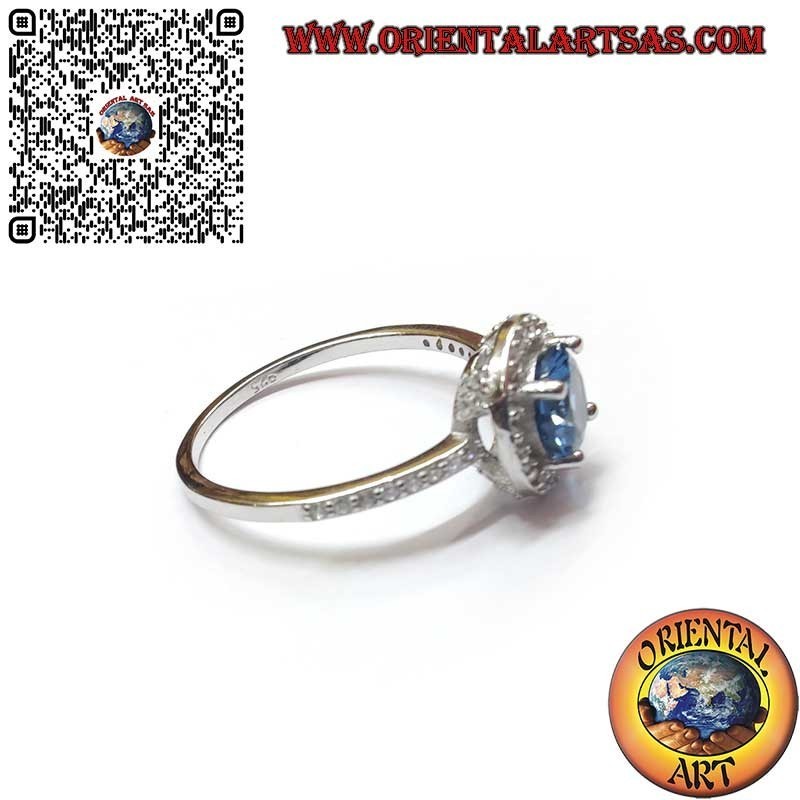 Bague en Argent 925 avec un Saphir rond de synthèse lumineux entouré de Zircons