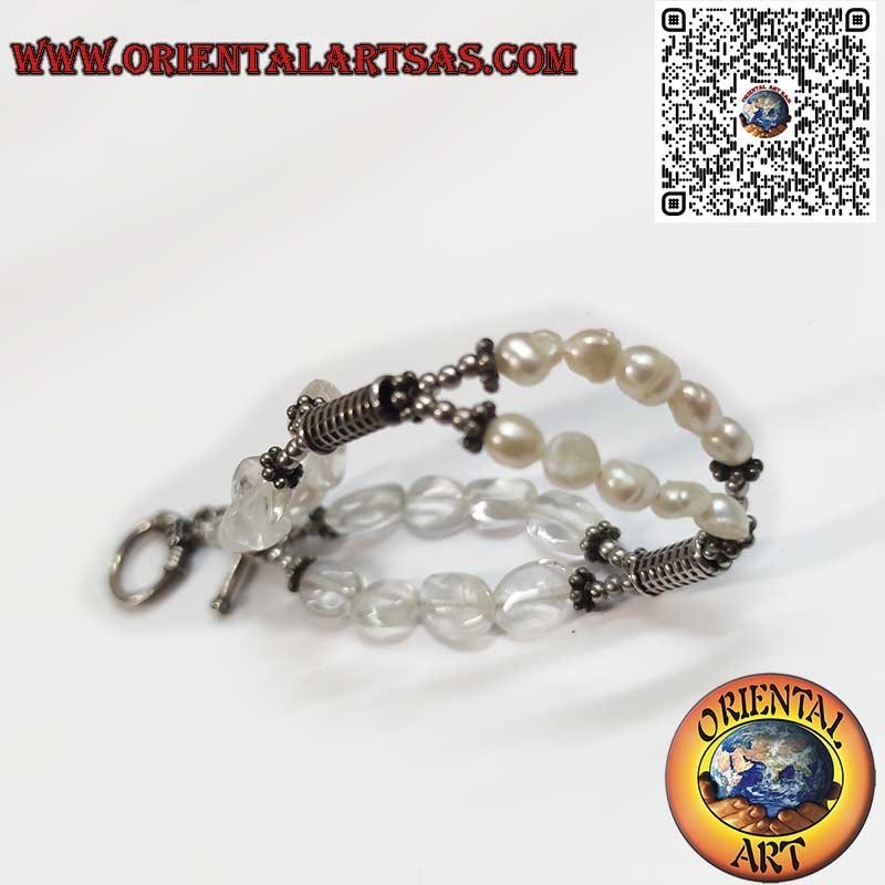 Handgefertigtes Silberarmband mit Flussperlen und Bergkristall