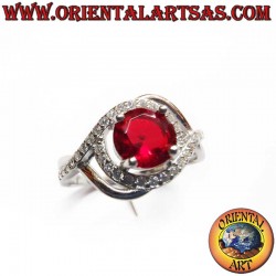 La fuerza del Granate en diseño audaz. Símbolo de regeneración, vitalidad y estilo único. Plata 925.