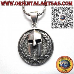 Colgante de casco espartano y laurel en plata 925: símbolo de victoria, coraje, gloria y sabiduría.