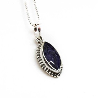 Pendentif en argent avec saphir navette naturel et bord tressé