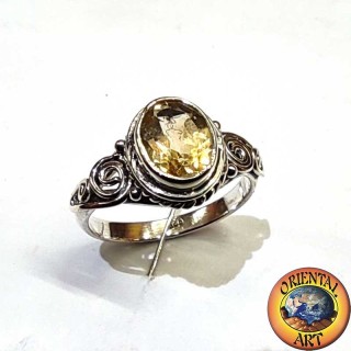 Anello in argento con topazio giallo naturale a ovale e spirale laterale