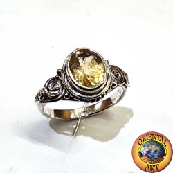 Bague en argent ornée d'une topaze jaune ovale naturelle et d'une spirale latérale