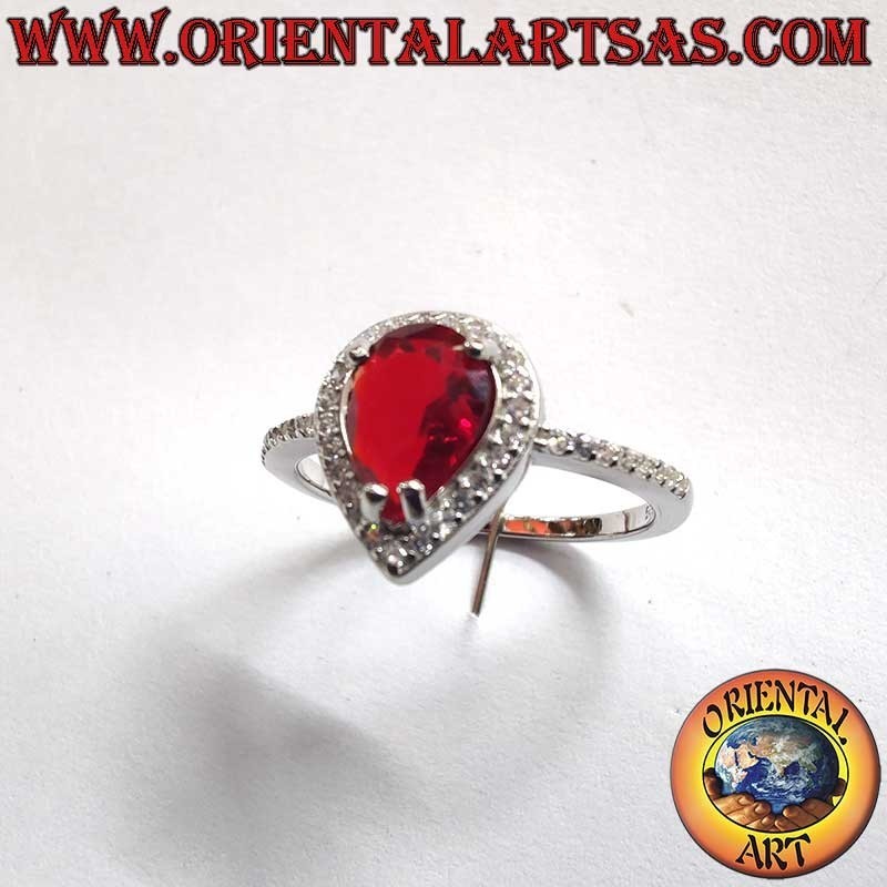 Ring aus 925er Sterlingsilber mit tropfenförmigem Granat und Zirkonia