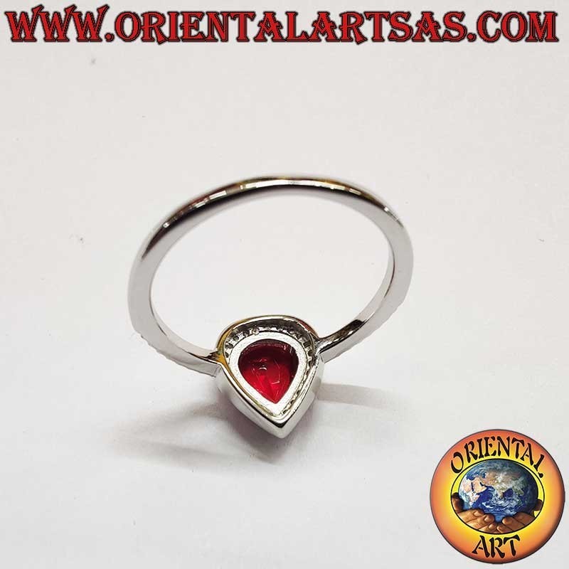 Ring aus 925er Sterlingsilber mit tropfenförmigem Granat und Zirkonia