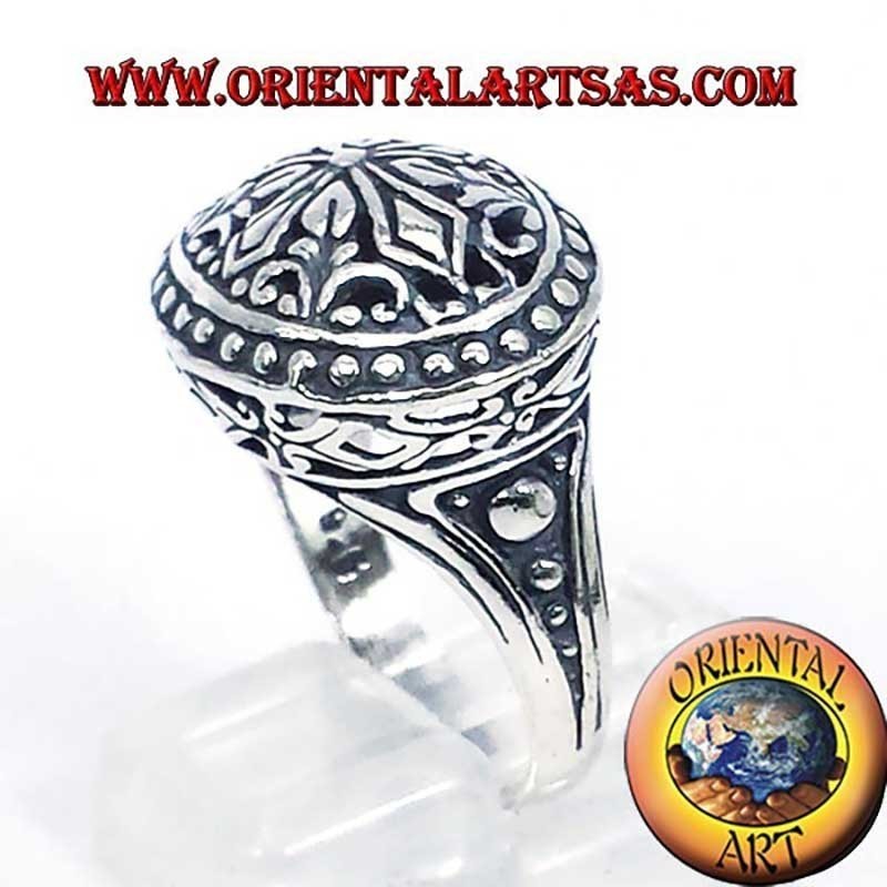Anillo de plata estilo imperio alto perforado con adornos laterales