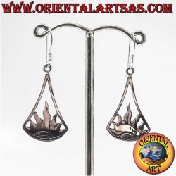 Boucles d'oreilles pendantes en argent 925 représentant un soleil aux rayons flamboyants.