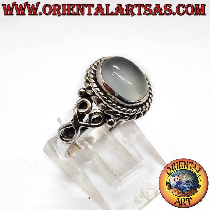 Anillo plata 925 con piedra lunar ovalada 6x8 mm y corazón decorado en laterales. Hecho a mano. Símbolo de intuición y amor. Env