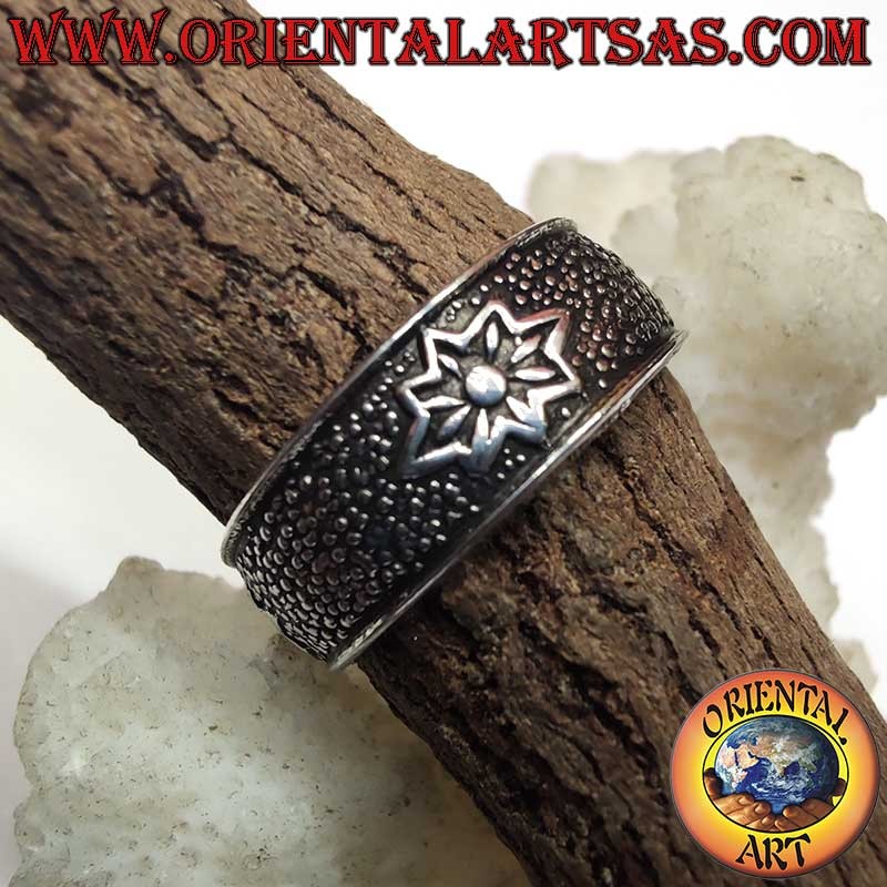 Adjustable 925 silver ring – Hand-chiseled flower – For finger, toe or midi ring – Height 6 mm