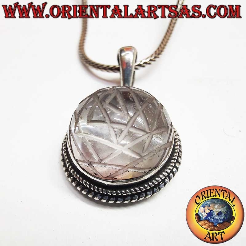 Ciondolo in argento con Sri Yantra inciso su cristallo di rocca Ø 17