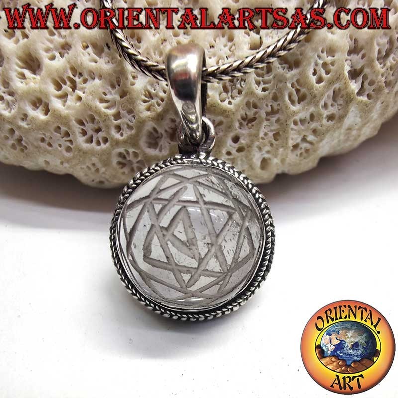 Colgante de plata con Sri Yantra grabado en cristal de roca de Ø 17 mm