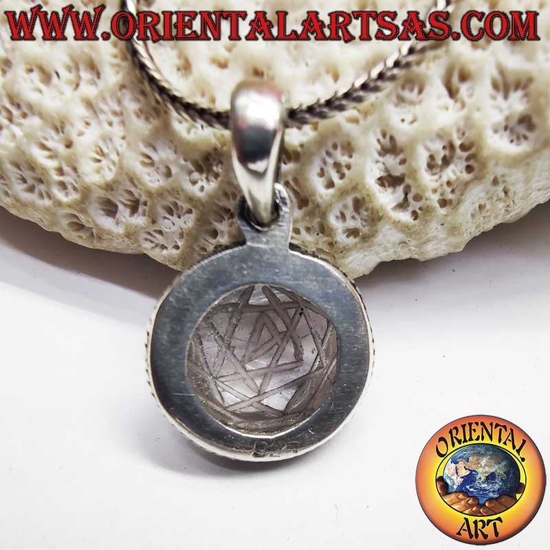 Silberner Anhänger mit eingraviertem Sri Yantra auf Bergkristall, Ø 17 mm