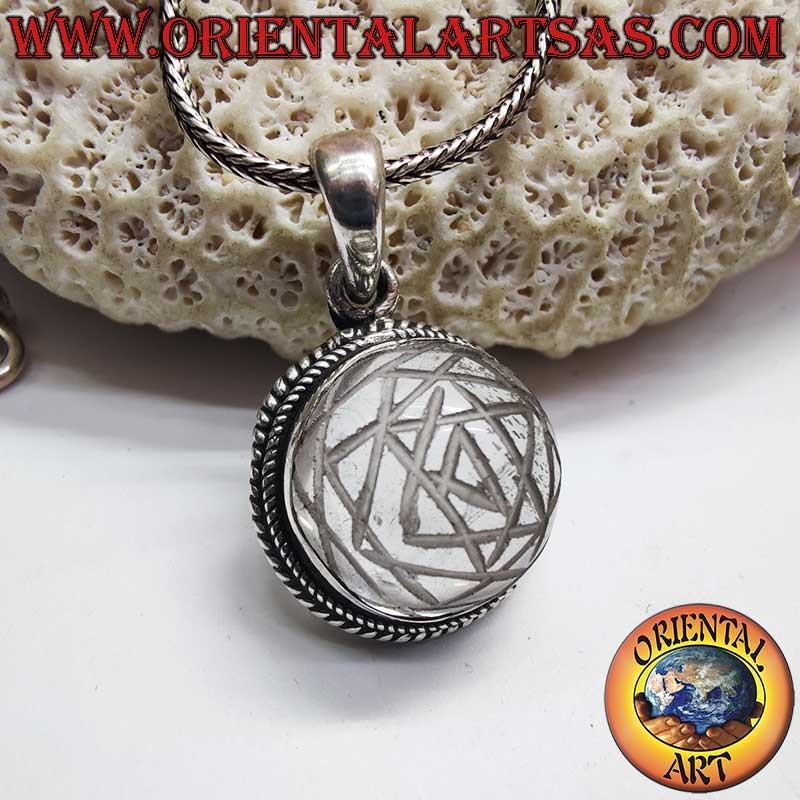 Colgante de plata con Sri Yantra grabado en cristal de roca de Ø 17 mm