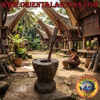 Mortero y maja antiguos de teca de Lesung – 1900 – Origen: Sulawesi, Dimensiones del mortero: 48 cm de alto, 40 cm de diámetro.