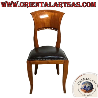 Silla barroca de estilo italiano en madera de teca y asiento de cuero.