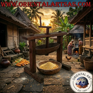 Antica macina indonesiana per granturco in legno massello antico