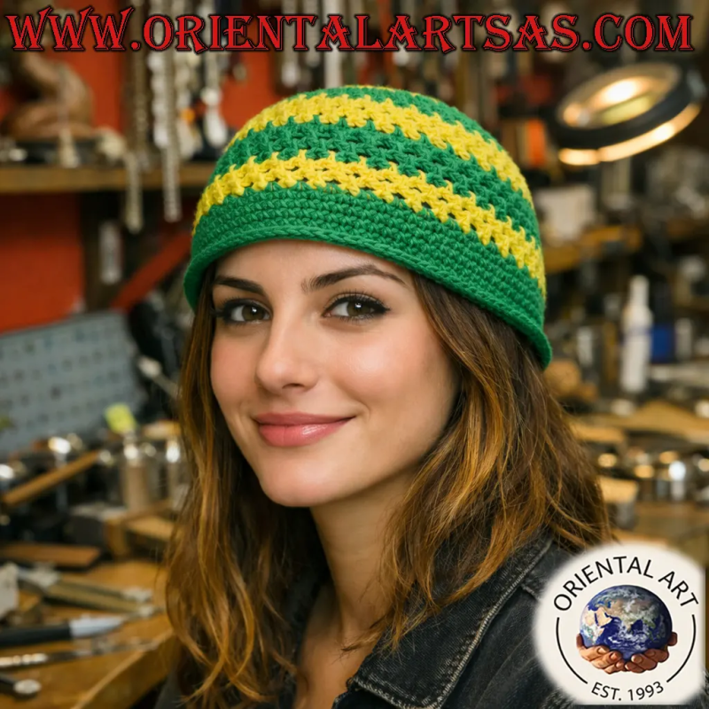 Cappello Kufi etnico fatto a mano all'uncinetto in cotone a righe verdi e gialle