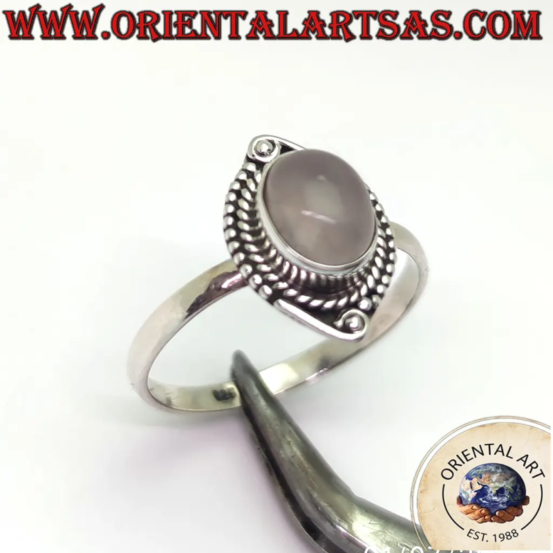 Ring aus 925er Silber mit ovalem natürlichen Rosenquarz-Edelstein und filigraner Kugelrand-Verzierung