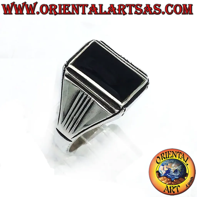Bague chevalière en Argent 925 avec onyx noir rectangulaire (15x10mm) serti clos. Lignes gravées sur l'anneau,