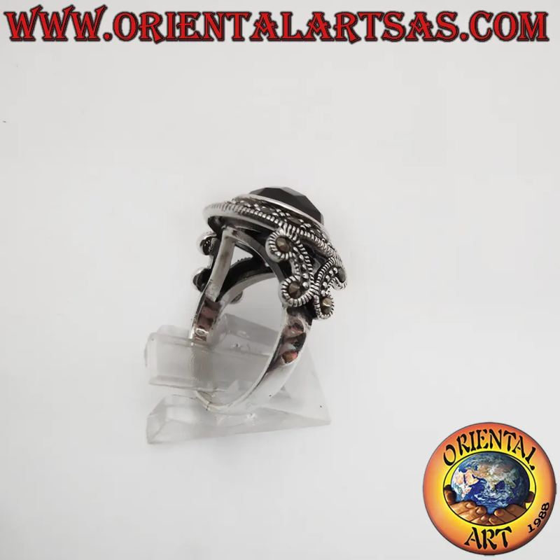 Anillo de plata 925 con ónix negro redondo facetado y marcasitas.