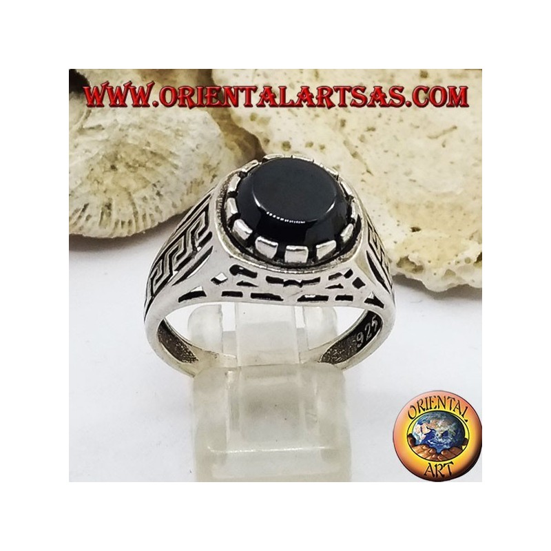 Silver ring with flat round onyx and perforated ribs on the sides