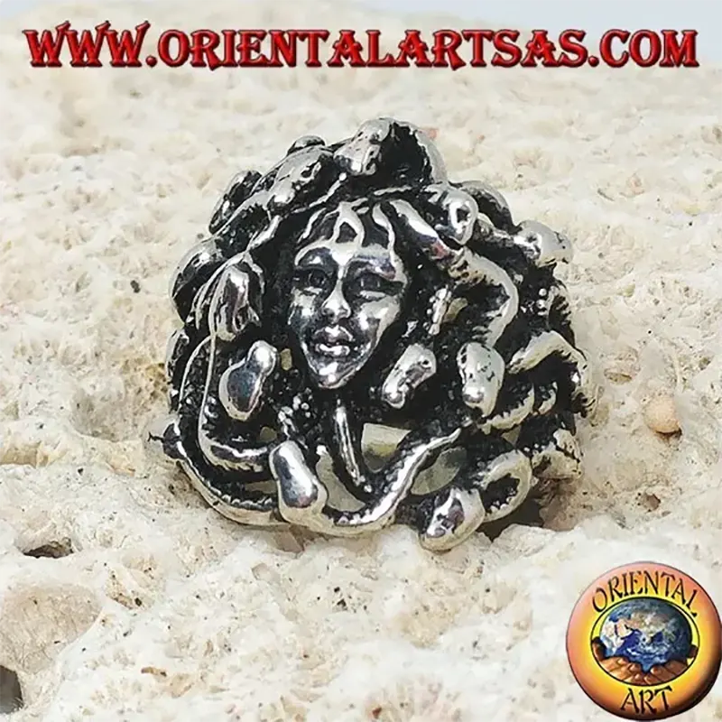 Anello in argento 925 con volto di Medusa e serpenti mitologici traforati 24mm 13g