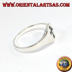 Anillo de plata, cruz grabada