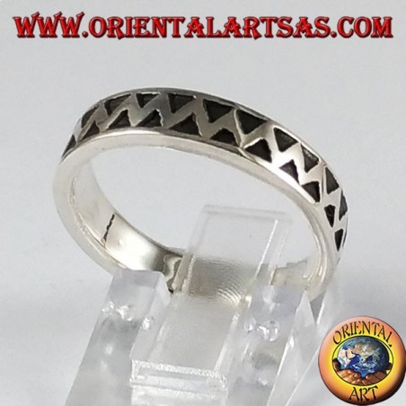 Anello in argento fedina,intagliata zig zag