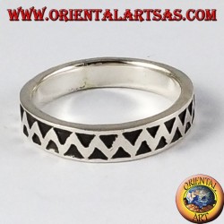 Anillo en plata, zig zag tallado