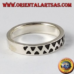 Ring in silver, carved zig zag