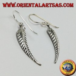 Pendiente de plata, pluma