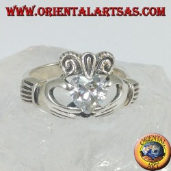 Bague Claddagh avec zircon