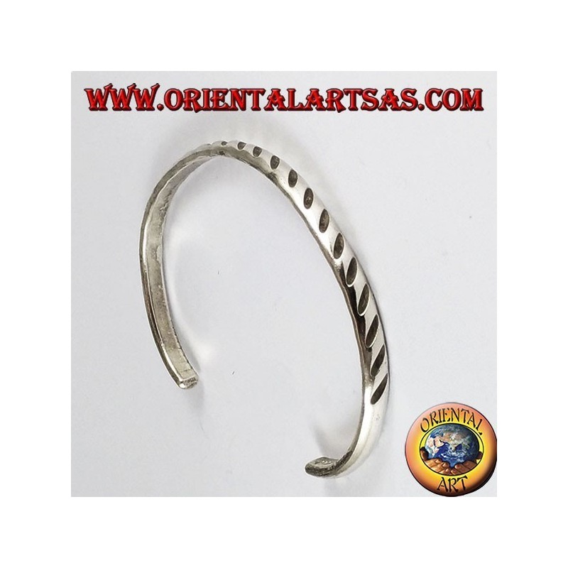 Robustes Silberarmband mit schrägen Gravuren