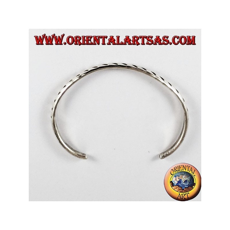 Bracciale in argento rigido con incisioni oblique