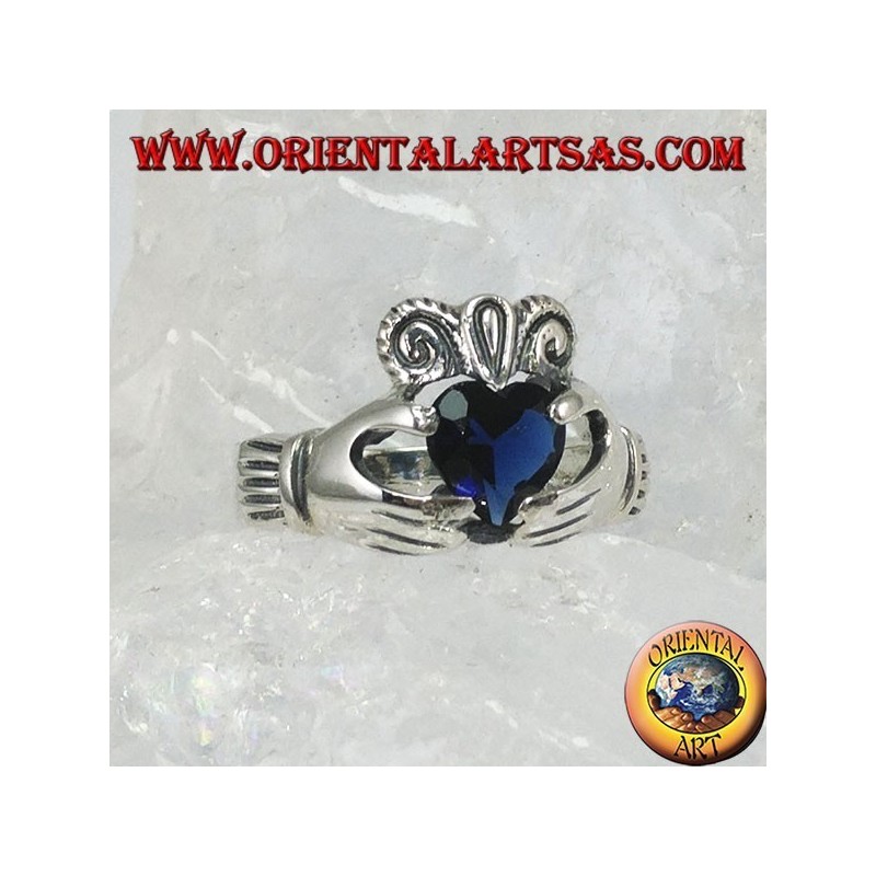 Anello Claddagh con zircone di colore blu zaffiro