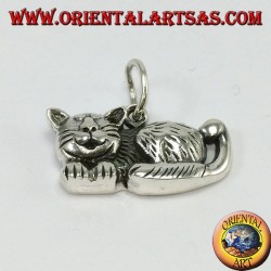 Pendentif en argent, chat détendu