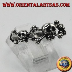 Anillo de plata con tres calaveras con hueso