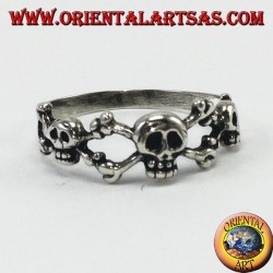 Anillo de plata con tres calaveras con hueso