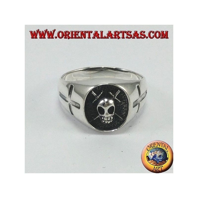 Bague en argent, crâne avec des croix